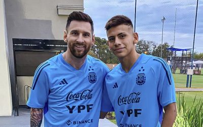 El Diablito Echeverri junto a Messi con la Selección Mayor